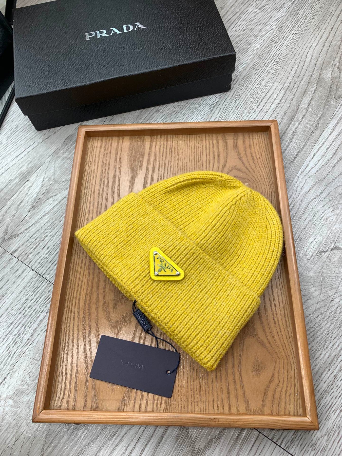 BEANIIE HAT IN CLASSIC YELLOW WOOL 335035