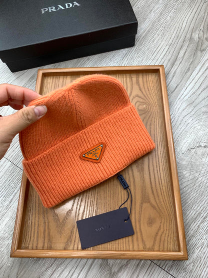 BEANIIE HAT IN CARROT ORANGE WOOL 335036