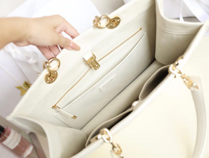 MEDIUM TOTE BOOK 26 BAG IN WHITE CALFSKIN