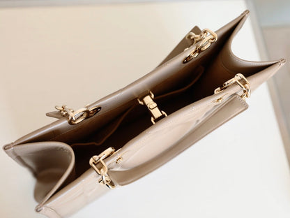 MEDIUM TOTE BOOK 26 BAG IN BEIGE CREAM CALFSKIN