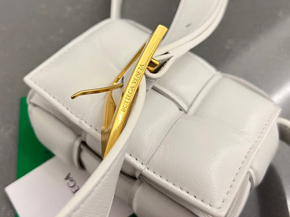 MINI CASSETTE 12 IN WHITE LAMBSKIN