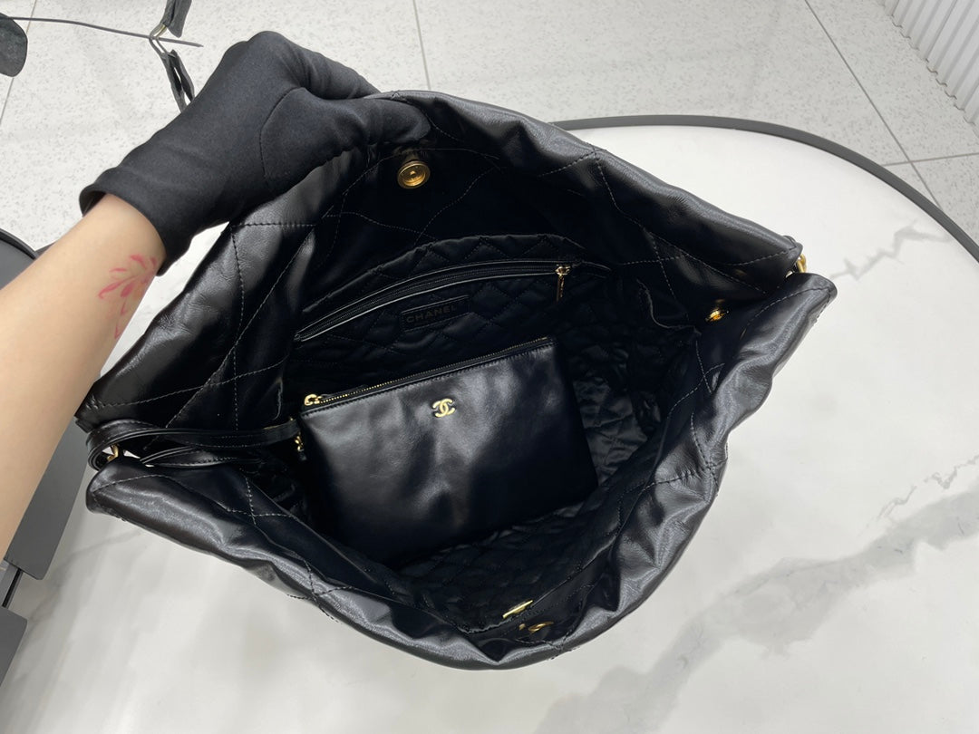 CC LARGE 42 HANDBAG IN BLACK CALFSKIN GOLD HARDWARE