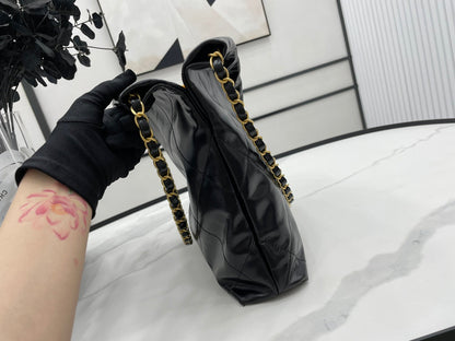 CC MEDIUM 37 HANDBAG IN BLACK CALFSKIN GOLD HARDWARE