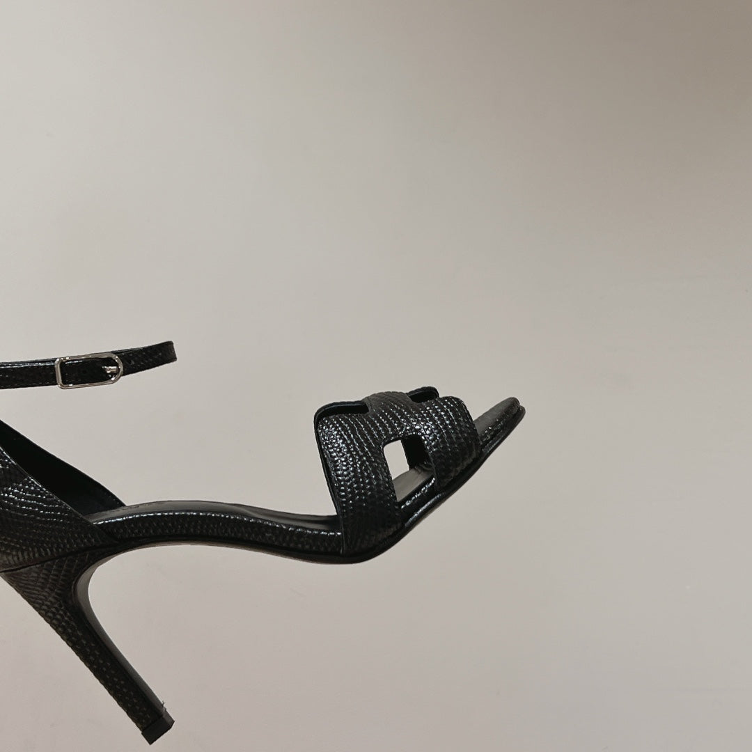 PREMIERE 105 SANDAL IN BLACK GRAINED CALFSKIN