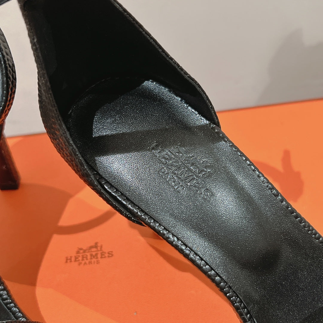 PREMIERE 105 SANDAL IN BLACK GRAINED CALFSKIN