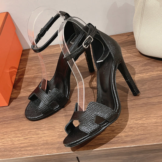 PREMIERE 115 SANDAL IN BLACK GRAINED CALFSKIN