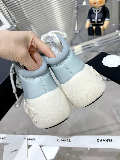 CC CANO ALTO SNEAKER IN BLUE POWDER CALFSKIN AND WHITE RUBBER