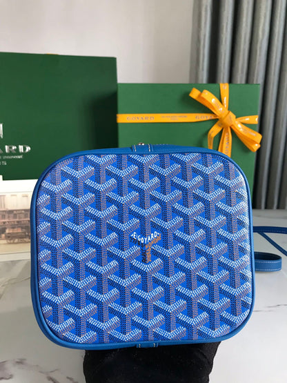 PETIT FLOT BUCKET BAG 22 IN SAPPHIRE BLUE GOYARDINE CANVAS AND LAMBSKIN TRIM