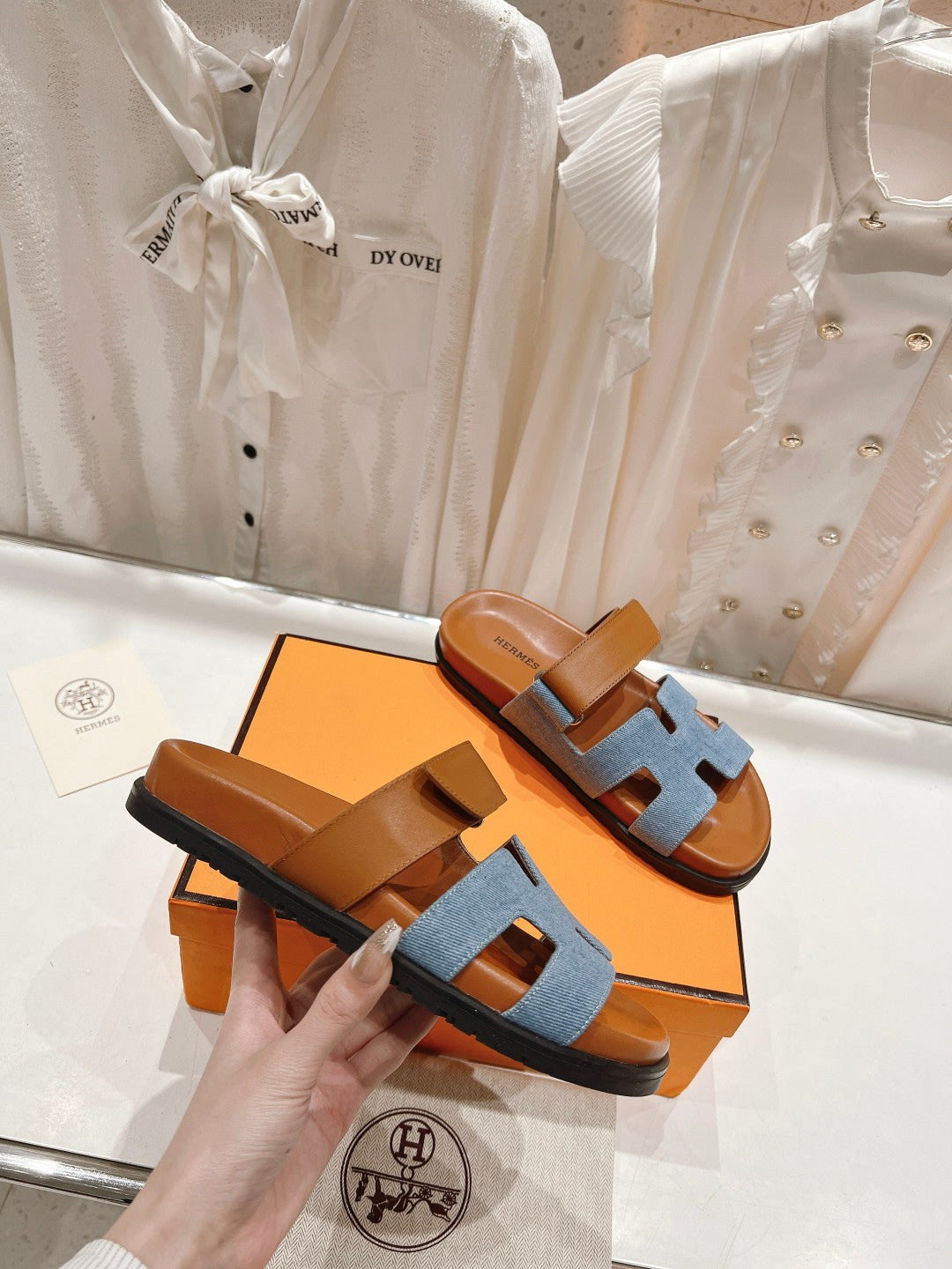 CHYPRE SANDAL BRIGHT BROWN LAMBSKIN AND BLUE DENIM