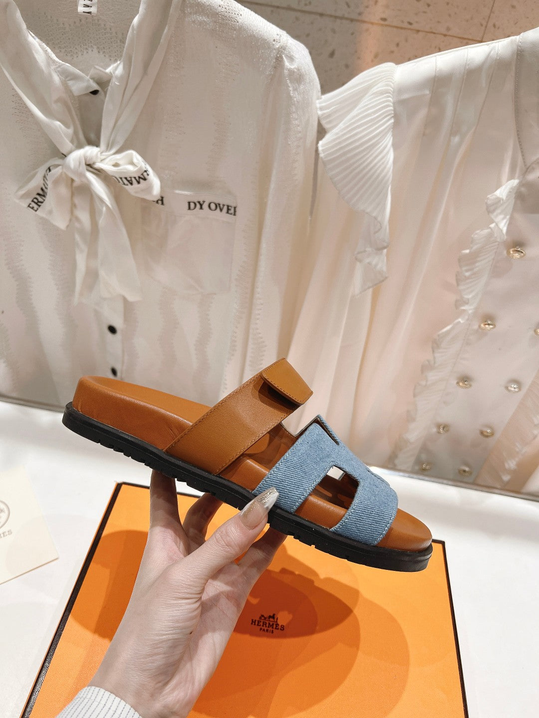 CHYPRE SANDAL BRIGHT BROWN LAMBSKIN AND BLUE DENIM