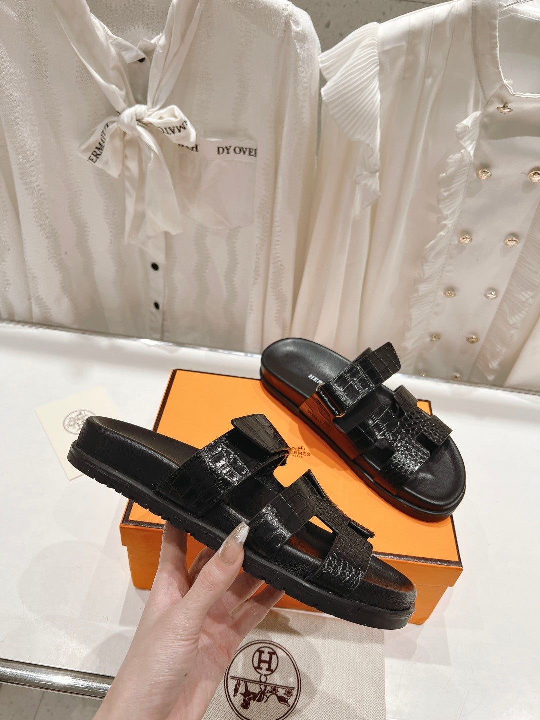 CHYPRE SANDAL BLACK LAMBSKIN