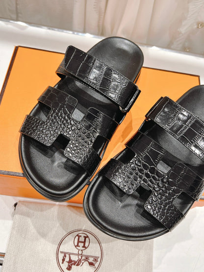 CHYPRE SANDAL BLACK LAMBSKIN