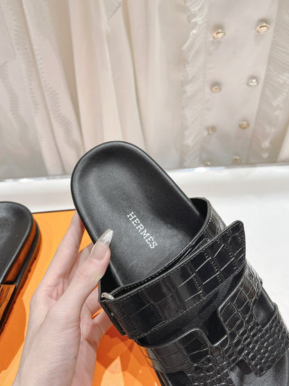 CHYPRE SANDAL BLACK LAMBSKIN