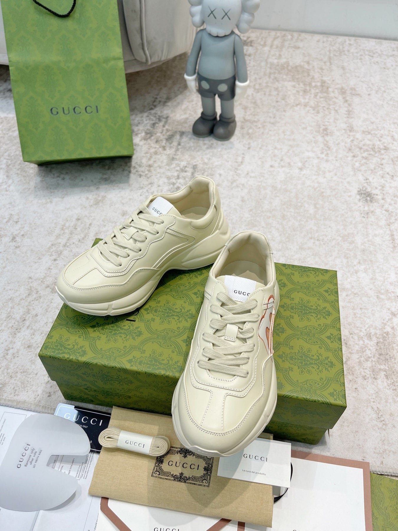 GG RHYTON TRAINER WHITE LAMBSKIN WITH CAT ICON