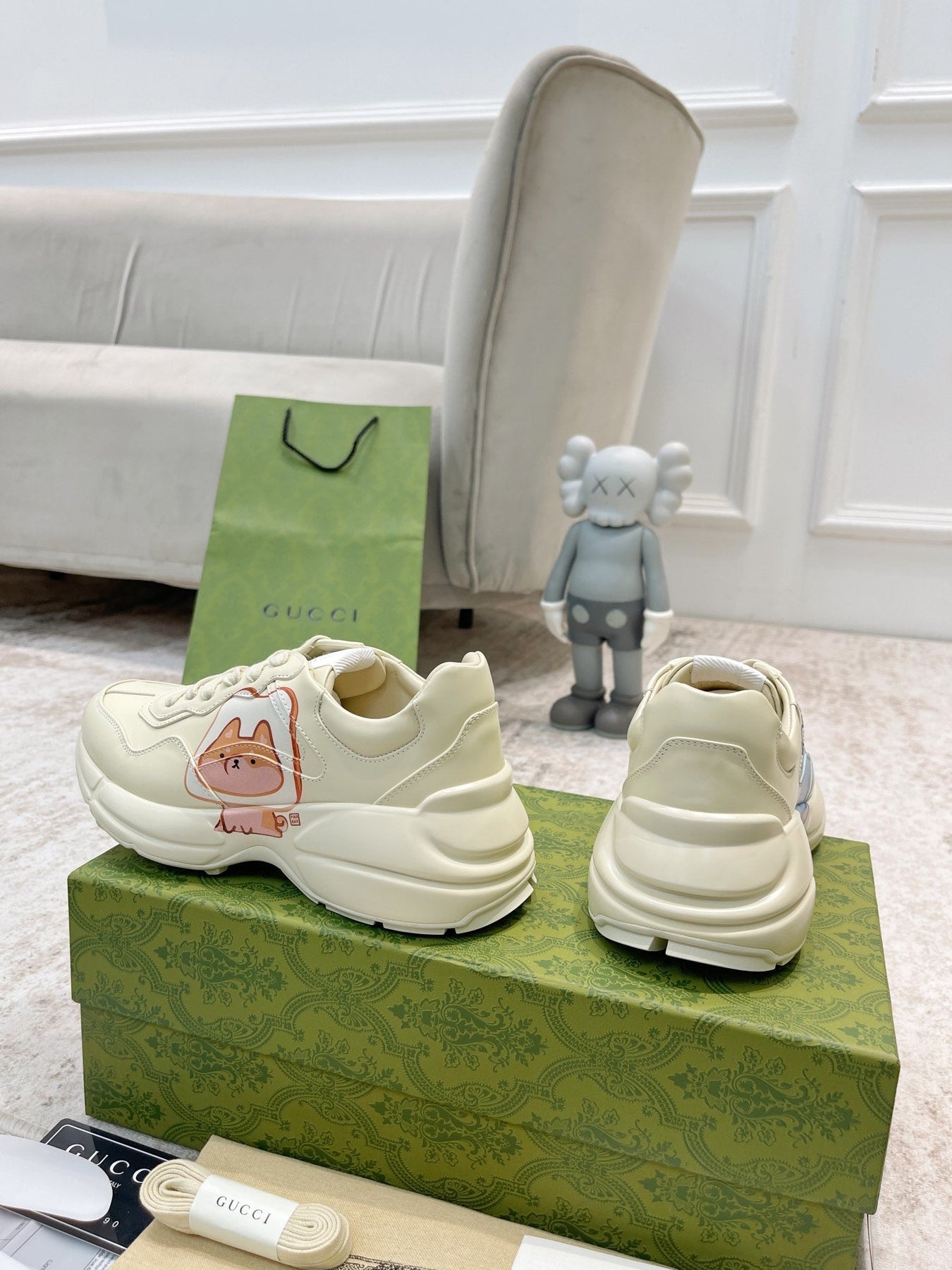 GG RHYTON TRAINER WHITE LAMBSKIN WITH CAT ICON