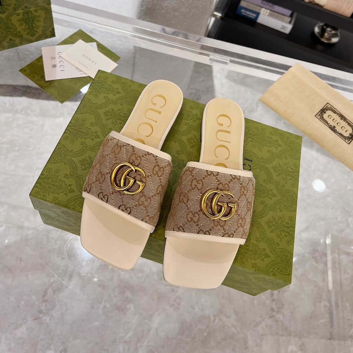 GG EXCLUSIVE SLIDE SANDAL IVORY AND BROWN FABRIC