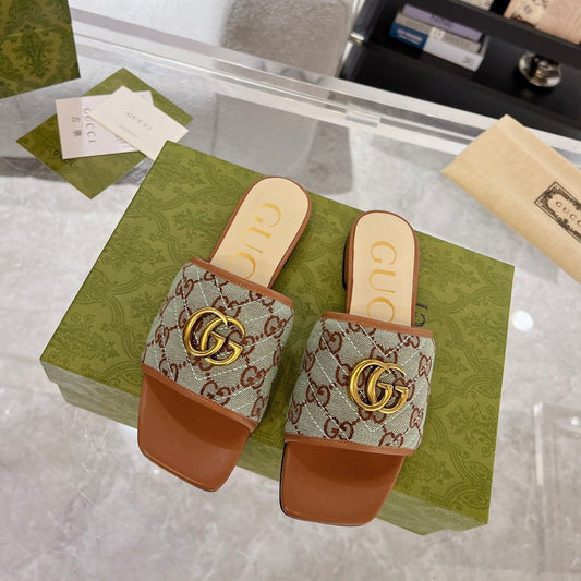GG EXCLUSIVE SLIDE SANDAL CARAMEL AND GRAY FABRIC