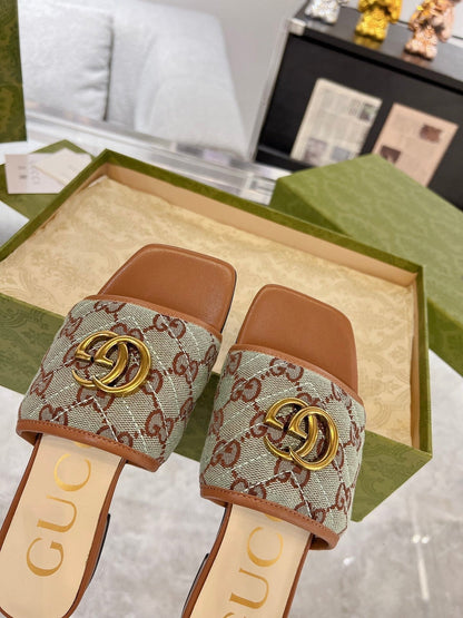 GG EXCLUSIVE SLIDE SANDAL CARAMEL AND GRAY FABRIC