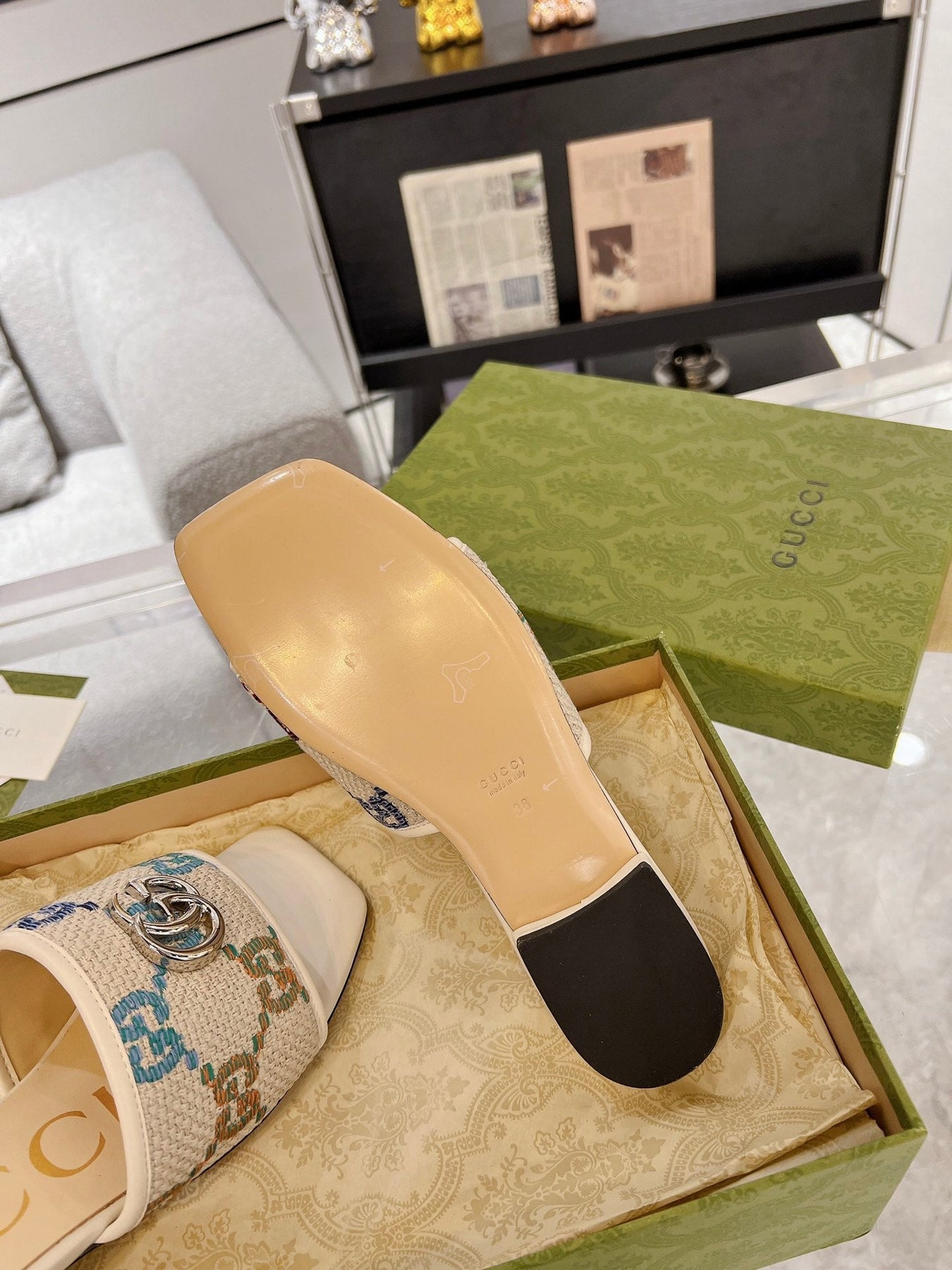 GG EXCLUSIVE SLIDE SANDAL IVORY SEDGE WITH NAVY PATTERN