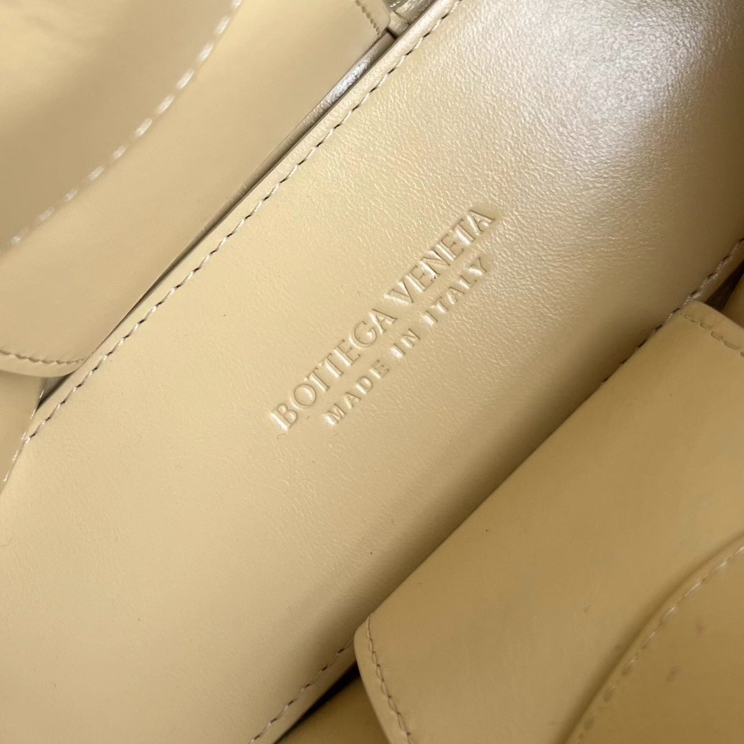 CANDY ARCO TOTE 20 IN BEIGE SOFT LAMBSKIN