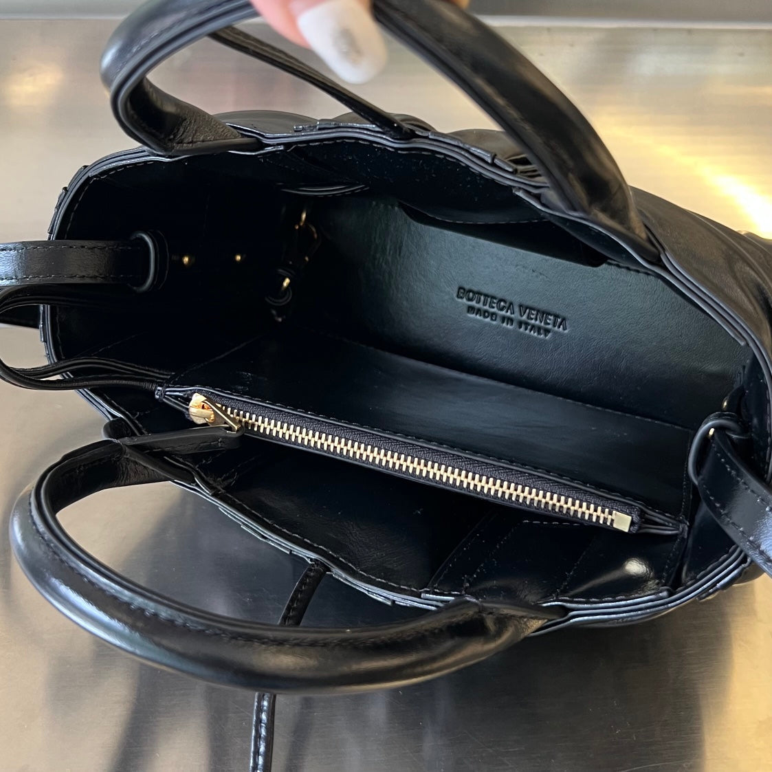 CANDY ARCO TOTE 20 IN BLACK SOFT LAMBSKIN