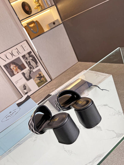 PRA EMBROIDERED SLIDES 65 BLACK AND WHITE FABRIC