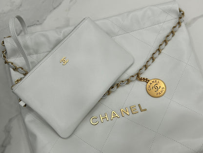 CC MEDIUM 37 HANDBAG IN WHITE CALFSKIN GOLD HARDWARE