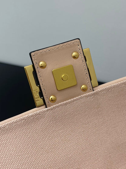 FENDI 26 BAGUETTE LIGHT PINK NAPPA LEATHER BAG WITH GOLD HARDWARE