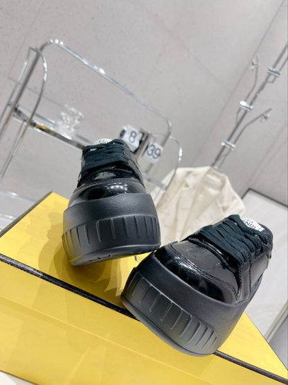 FENDI LOW-TOP TRAINER IN BLACK CALFSKIN
