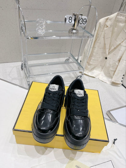 FENDI LOW-TOP TRAINER IN BLACK CALFSKIN