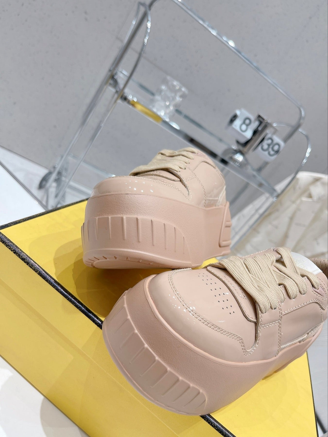 FENDI LOW-TOP TRAINER IN TAN BEIGE CALFSKIN