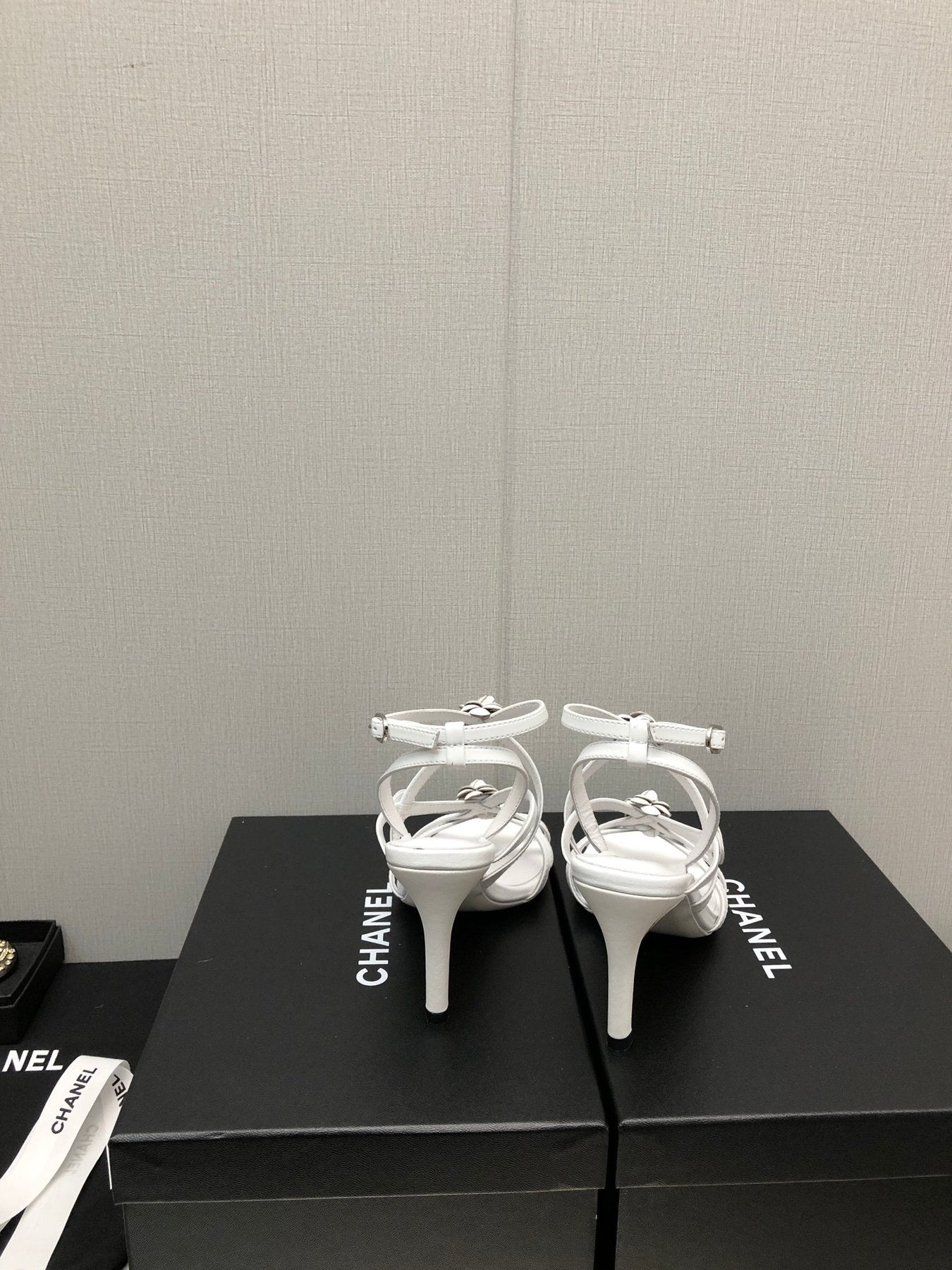 FLORAL HIGH HEEL SANDAL IN WHITE LAMBSKIN