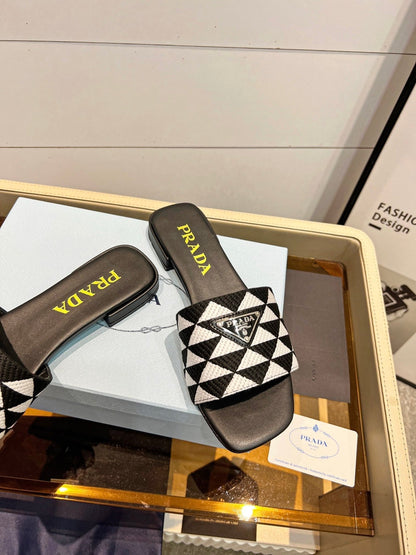 PRA EMBROIDERED SLIDES FLAT BLACK AND WHITE FABRIC