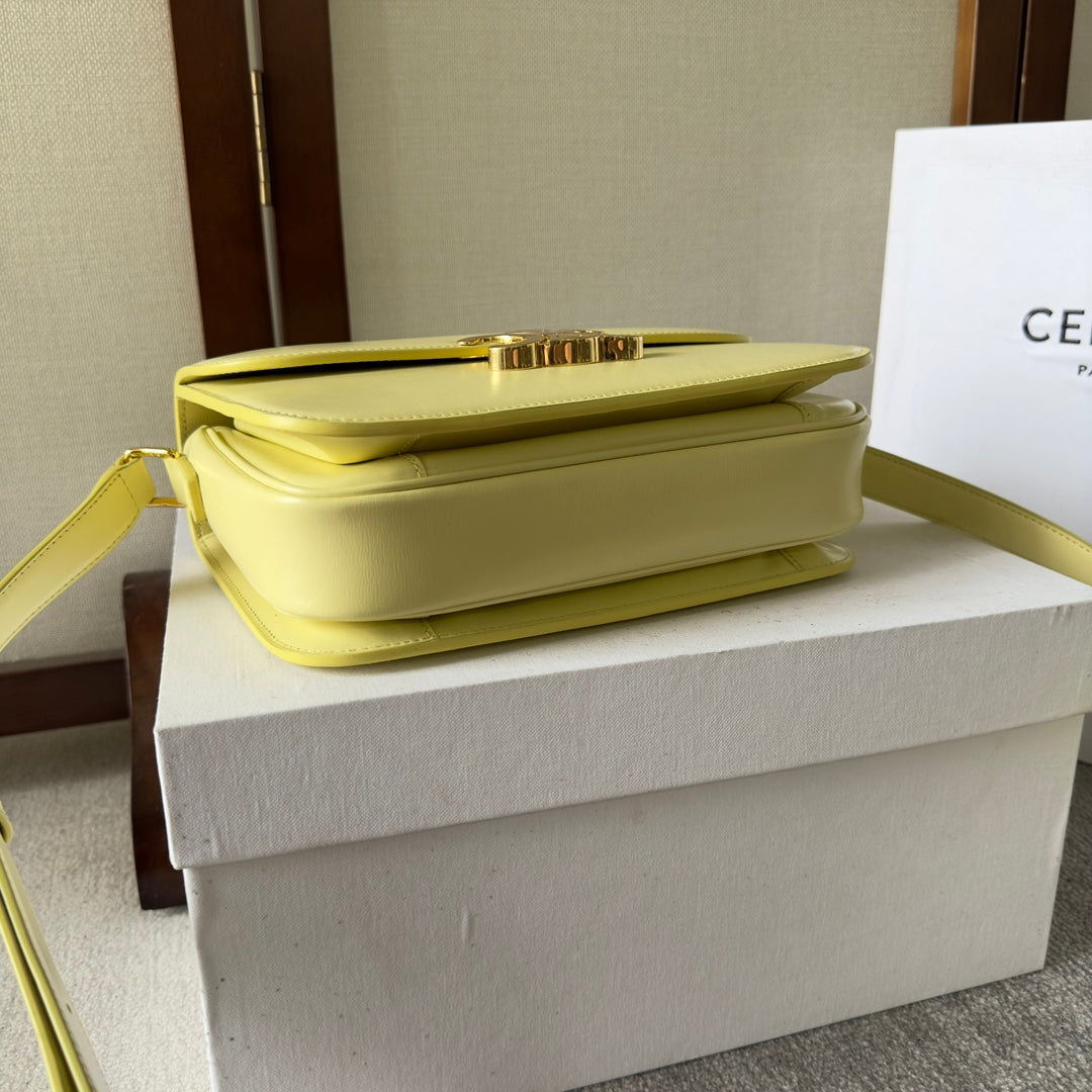 CLASSIQUE TRIOMPHE BAG 22 IN YELLOW CALFSKIN