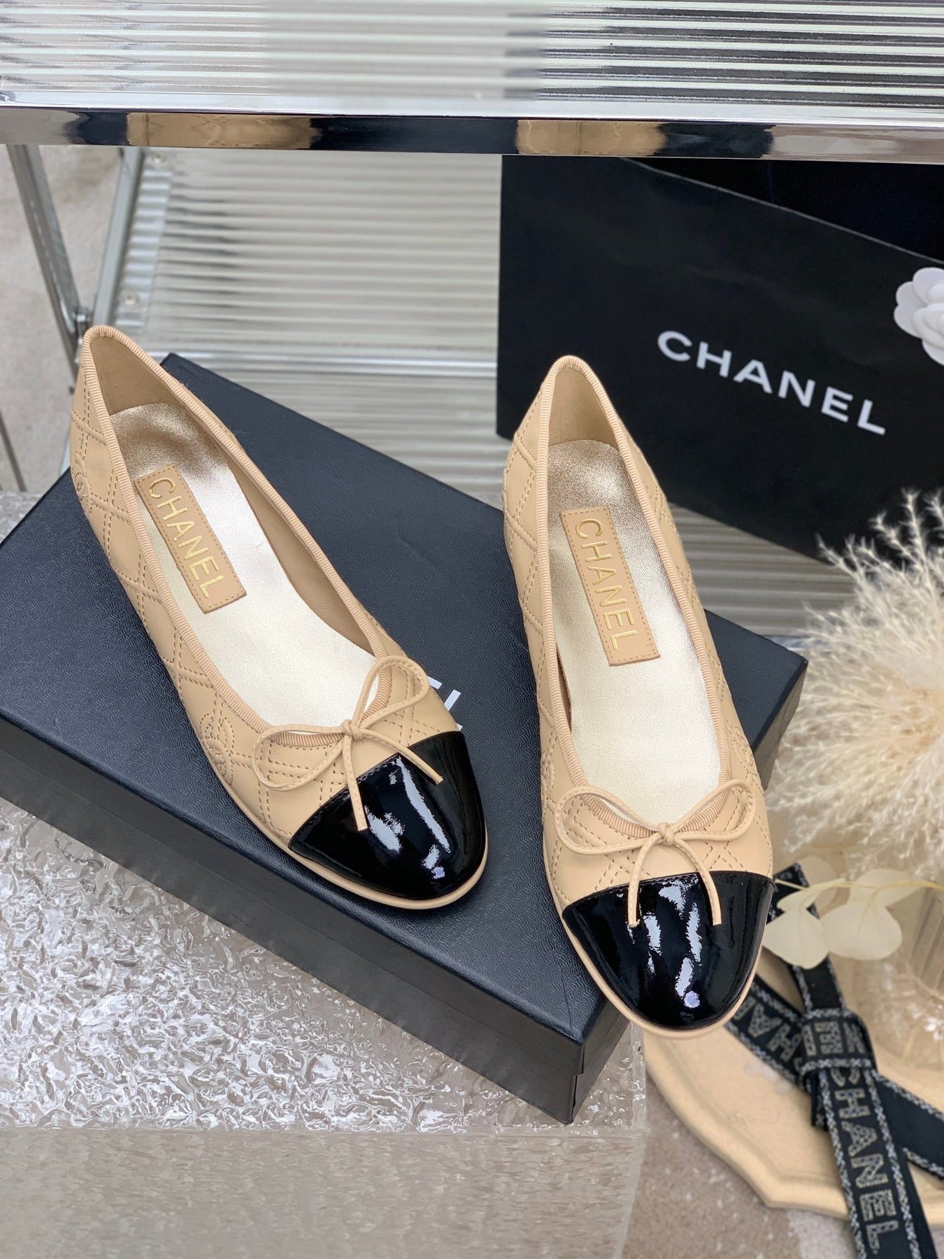 BALLET FLAT GLOSSY BLACK MIX BEIGE LAMBSKIN