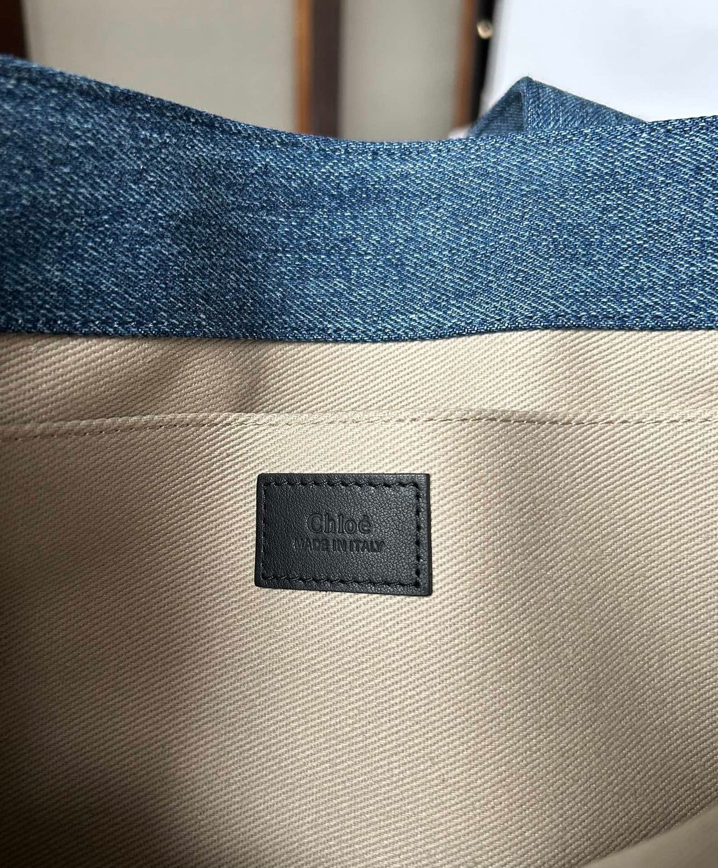 MEDIUM WOODY TOTE BAG 37 IN BLUE DENIM BLACK CALFSKIN