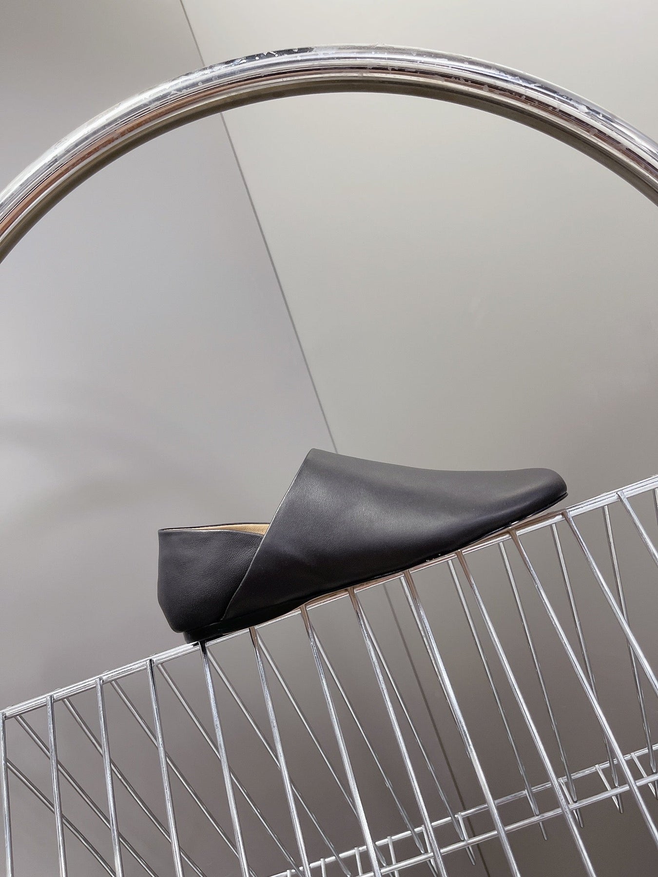 LW TOY SLIPPER BLACK CALFSKIN