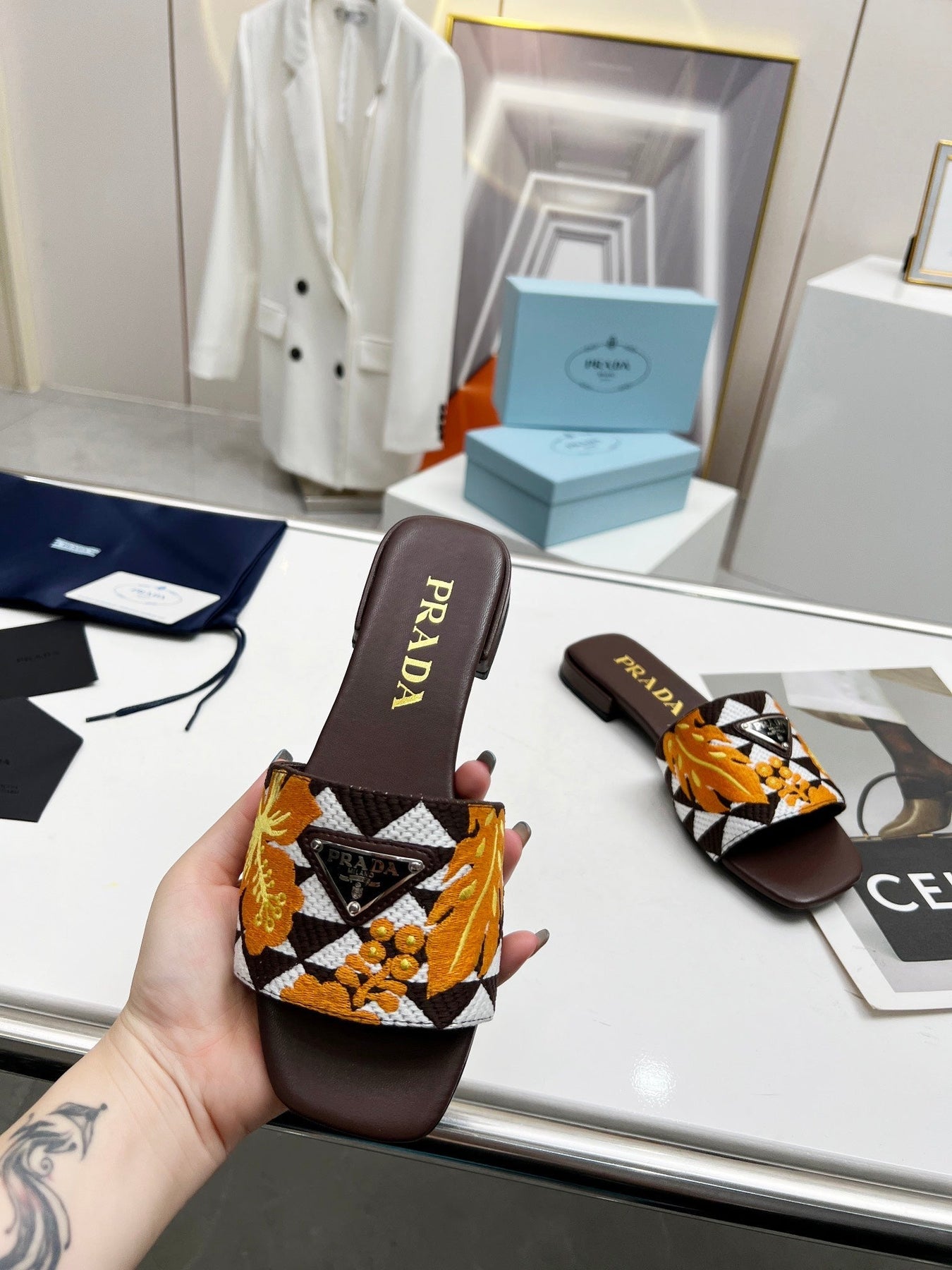 PRA EMBROIDERED SLIDES FLAT CHOCOLATE FABRIC