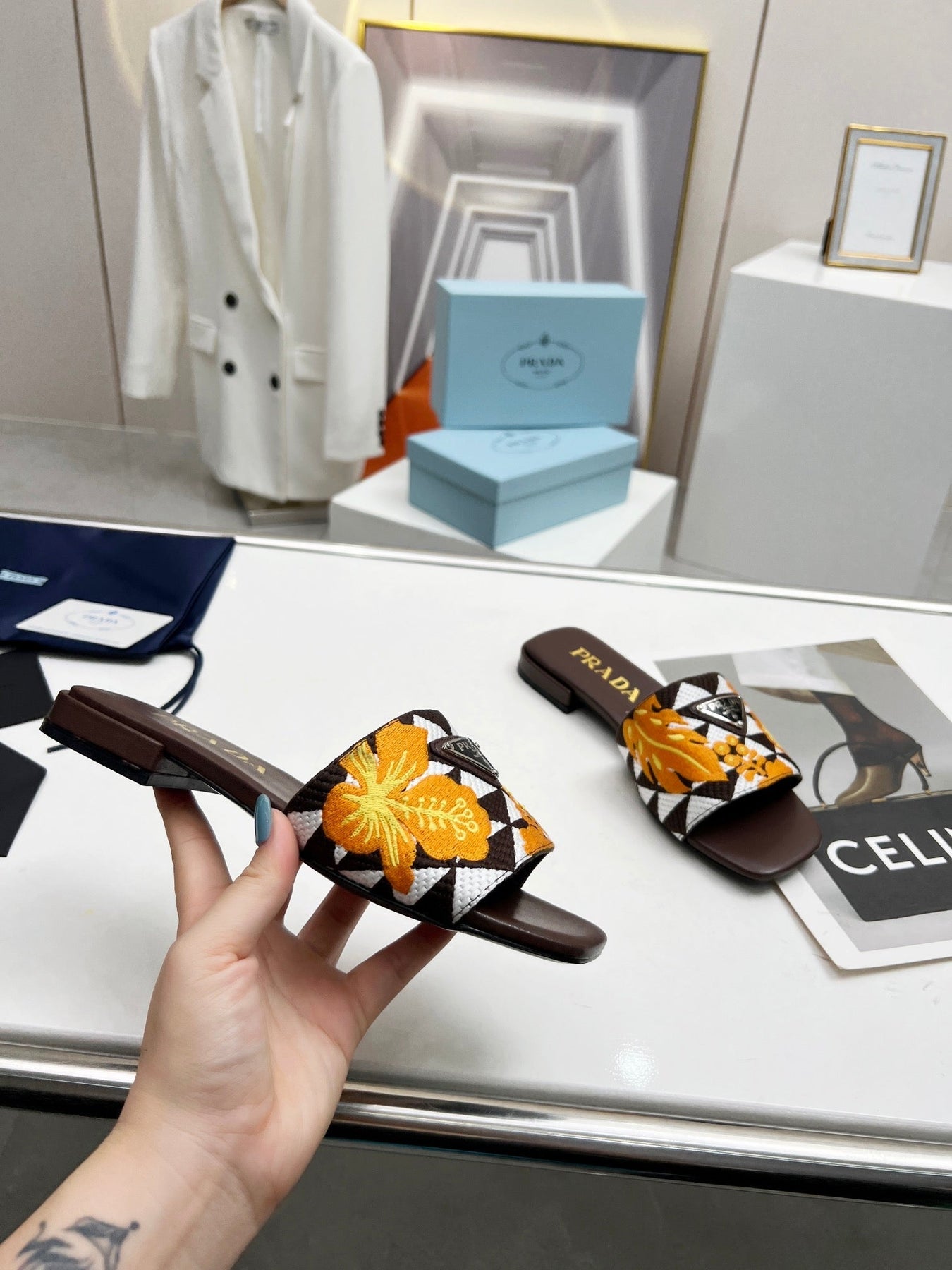 PRA EMBROIDERED SLIDES FLAT CHOCOLATE FABRIC