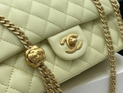 CC SMALL 23 FLAP BAG IN NEON YELLOW CALFSKIN GOLD HARDWARE