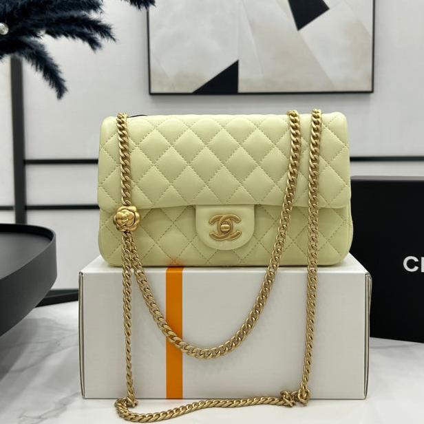 CC SMALL 23 FLAP BAG IN NEON YELLOW CALFSKIN GOLD HARDWARE