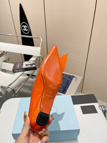 BALLET FLATS POINTED TOE IN ORANGE PATENT CALFSKIN ATTACHED FLOWERS