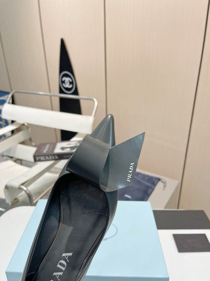 POINTED TOE PUMPS KITTEN HEEL IN GRAY GLOSSY LAMBSKIN WITH BOW