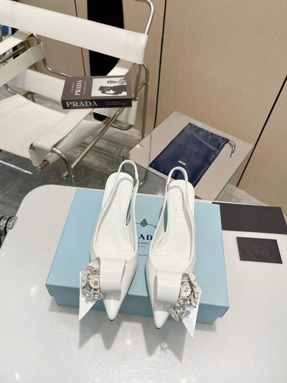 POINTED TOE SLINGBACK KITTEN HEEL WITH FLOWER BOW IN WHITE GLOSSY LAMBSKIN