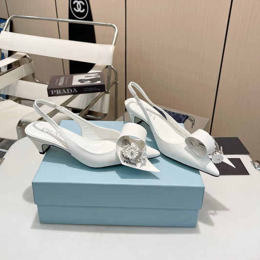 POINTED TOE SLINGBACK KITTEN HEEL WITH FLOWER BOW IN WHITE GLOSSY LAMBSKIN