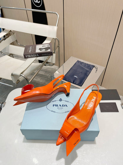 POINTED TOE SLINGBACK KITTEN HEEL WITH BOW IN ORANGE GLOSSY LAMBSKIN