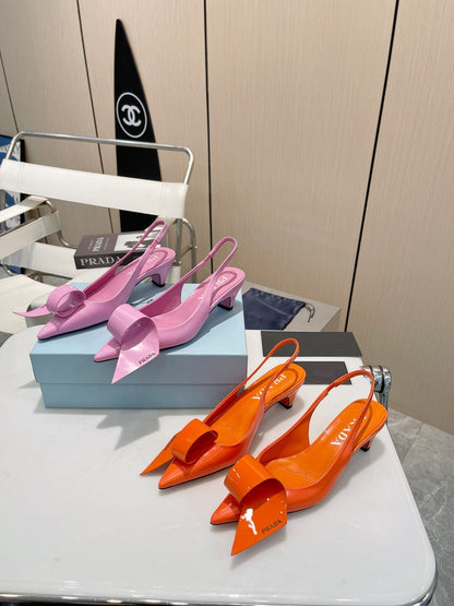 POINTED TOE SLINGBACK KITTEN HEEL WITH BOW IN ORANGE GLOSSY LAMBSKIN