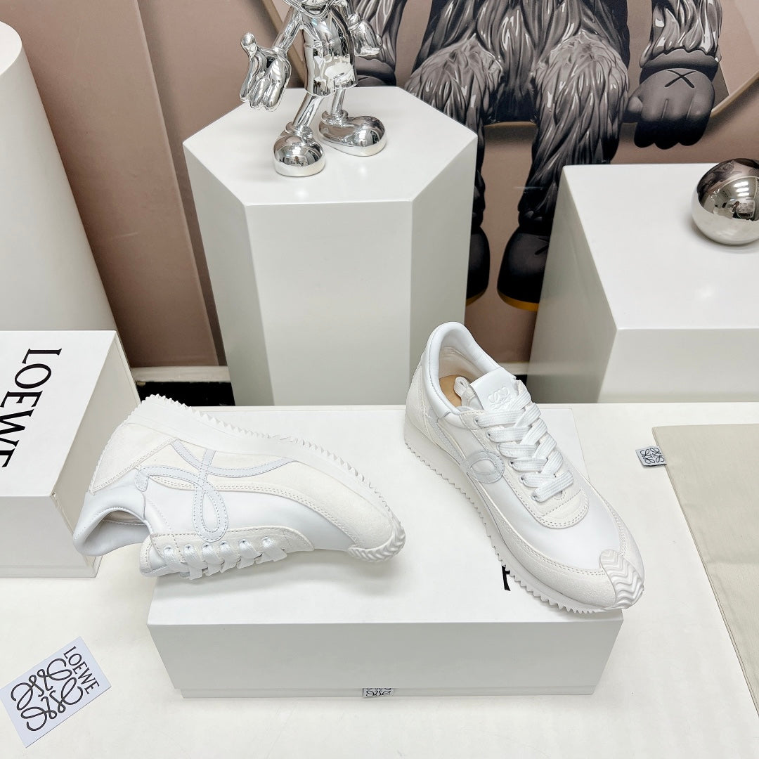FLOW RUNNER SNEAKER IN WHITE SUEDE AND SHEEPSKIN