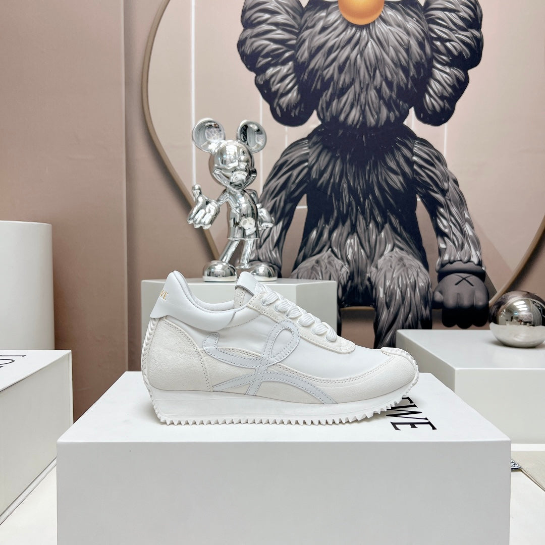FLOW RUNNER SNEAKER IN WHITE SUEDE AND SHEEPSKIN