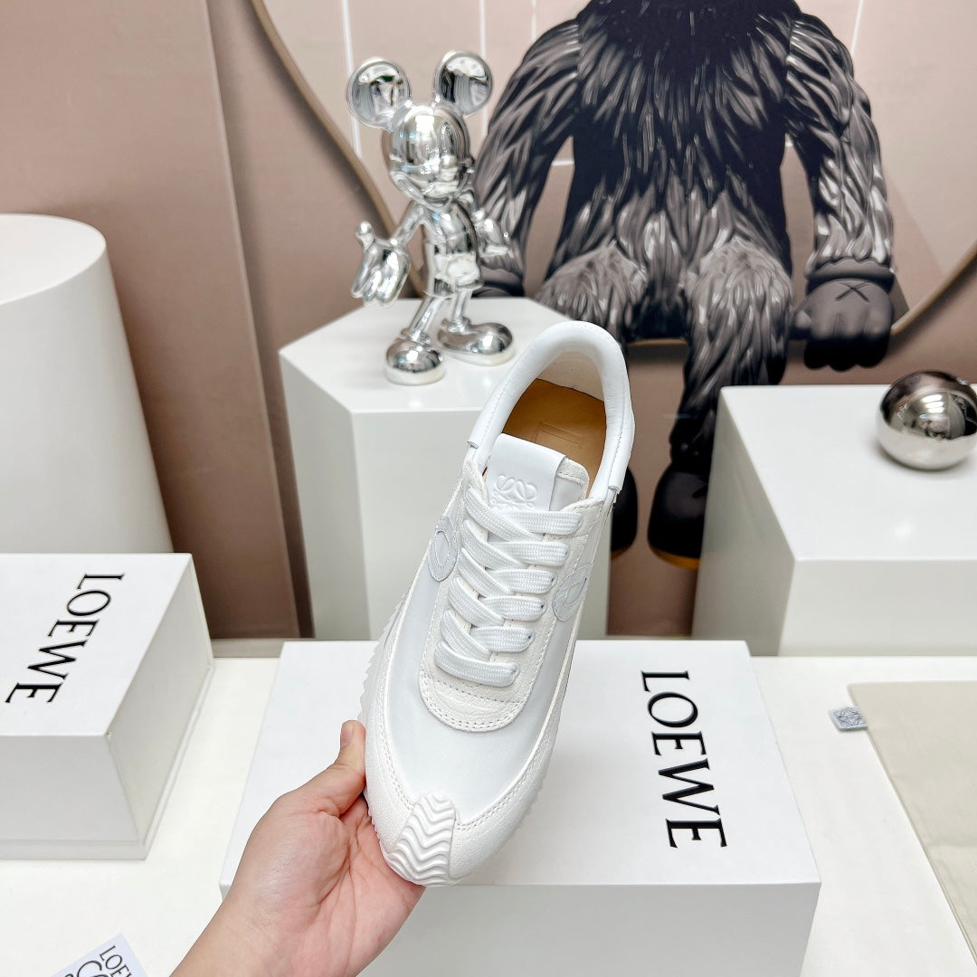 FLOW RUNNER SNEAKER IN WHITE SUEDE AND SHEEPSKIN